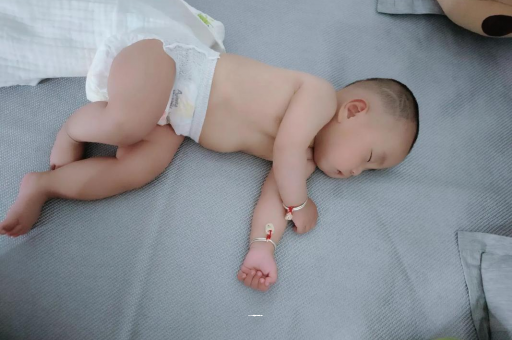 玉林宝宝积食发烧怎么处理